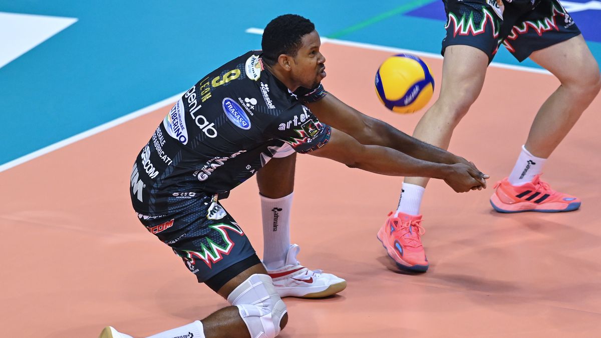Wilfredo Leon Venero (Sir Safety Susa Perugia) during the Volleyball Italian Serie A Men Superleague Championship Emma Villas Aubay Siena vs Sir Safety Susa Perugia on October 09, 2022 at the PalaEstra in Siena, Italy (Photo by Lisa Guglielmi/LiveMedia/NurPhoto via Getty Images)