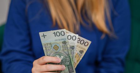 Równość płac w Polsce. Rząd przygotowuje projekt. Biznes krytycznie ocenia pomysł