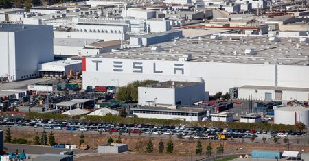 Tesla po raz kolejny pozwana. W tle dyskryminacja rasowa i nękanie