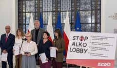 Będzie zakaz reklamy alkoholu i promocji "12+12"? Dwa projekty koalicji rządzącej