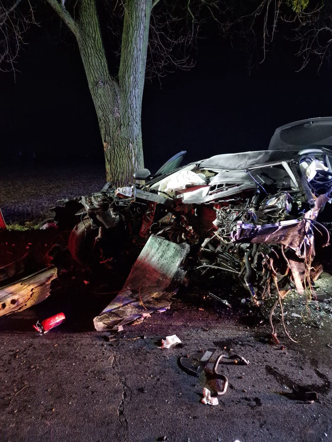 Auto doszczętnie rozbite