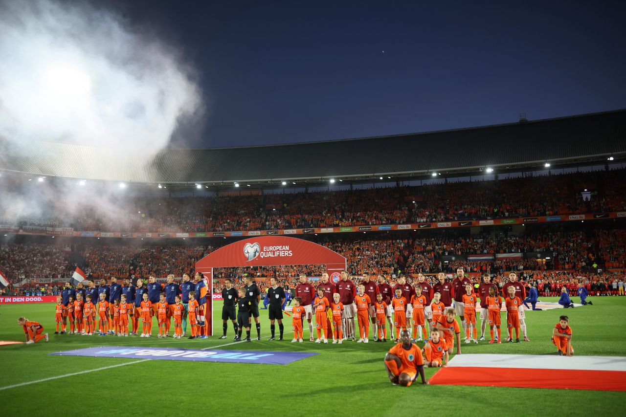 Hołd i oklaski przed meczem Holandia - Polska. Ważny powód