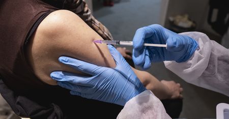 AstraZeneca pod lupą. EMA wyłoni grupy ryzyka? Zapowiedź Grzegorza Cessaka