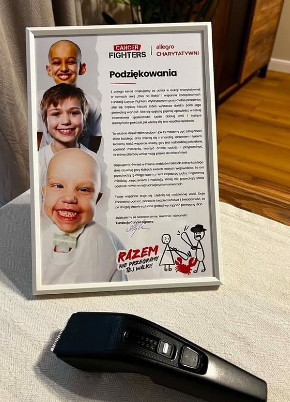 Kultową maszynkę do strzyżenia wylicytowała Alicja Wichrowska.