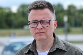 Jest decyzja ws. pozwu Hołowni przeciw politykom PiS