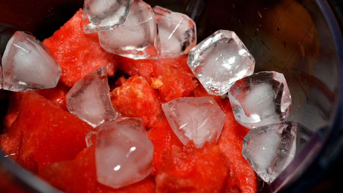 Czy można jeść arbuza razem z pestkami?