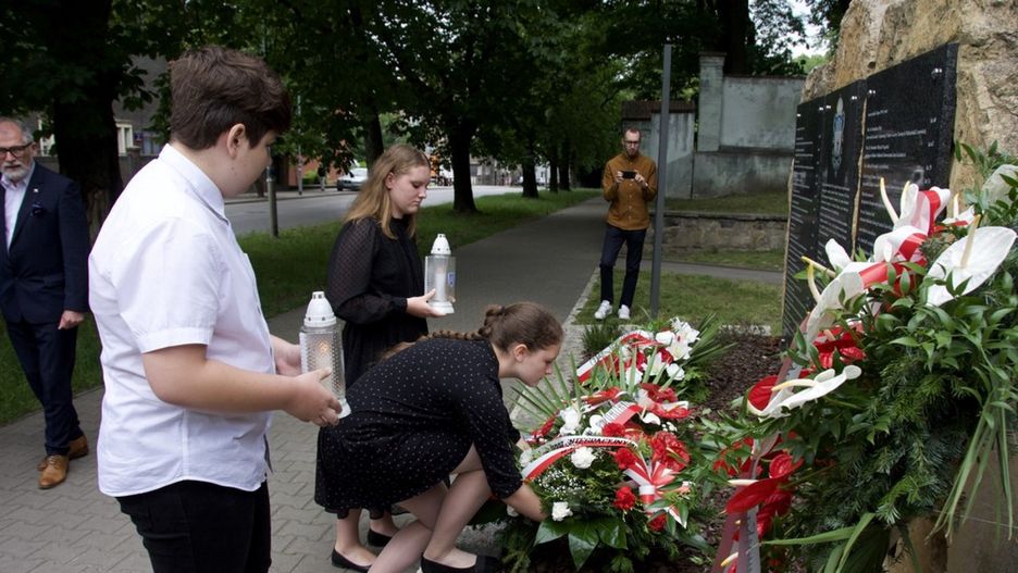 Śląskie. W 80. rocznicę tragedii złożono kwiaty pod pomnikiem Ofiar Kaźni Profesorów Lwowskich w Bytomiu.