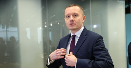 Zdzikot przed komisją ds. wyborów kopertowych. Oglądaj transmisję na żywo