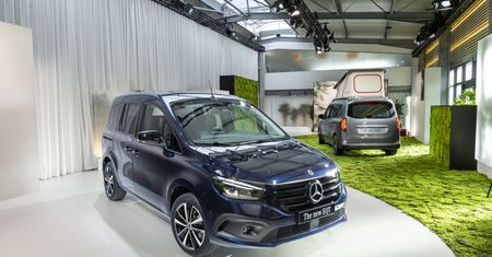 Mercedes pokazał produkcyjne EQT. Wygląd trochę zaskoczył