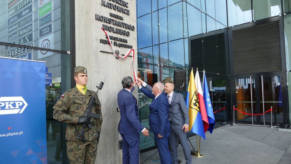 Śląskie. Od 15 lipca dworzec w Katowicach nosi imię pierwszego marszałka Sejmu Śląskiego Konstantego Wolnego.