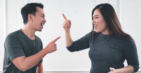 Podejrzewasz, że partner cię zdradza? Zadaj mu te 4 pytania