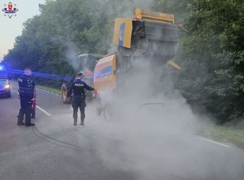 Policjanci z Lublina uratowali maszynę rolniczą przed spaleniem