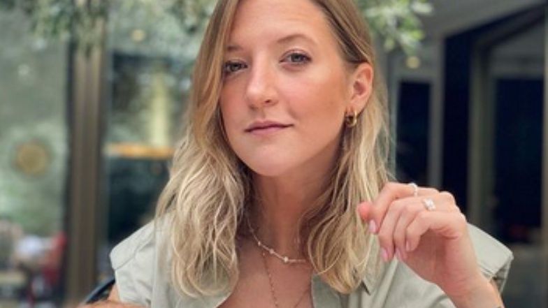 Lara Gessler karmi córkę piersią podczas śnaidania w restauracji