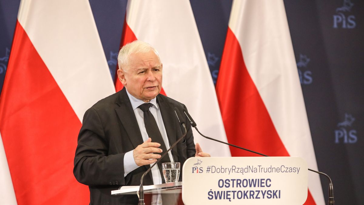 Na zdjęciu prezes PiS Jarosław Kaczyński na konferencji w Ostrowcu Świętokrzyskim