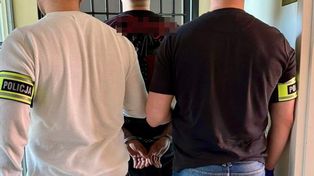Dzika awantura w mieszkaniu. Przy dzieciach upokarzał swoją ukraińską dziewczynę i ją szarpał