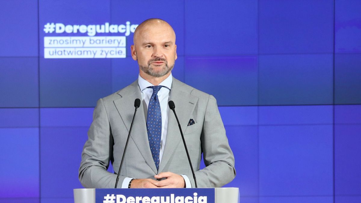 Spotkanie ph. Deregulacja. Znosimy bariery, u?atwiamy ?ycieFot. Dawid Wolski/East News, 07.07.2025.  Spotkanie "Deregulacja. Znosimy bariery, ulatwiamy zycie", z udzia?em premiera Donalda Tuska, na warszawskiej Gieldzie Papierow Wartosciowych.N/z: Rafal BrzoskaDawid Wolski