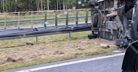 Wypadek na A2. Poszkodowane trzy osoby
