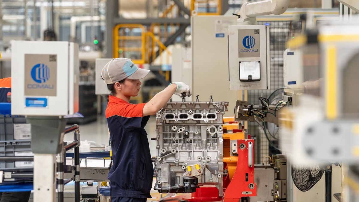 YIWU, CHINA - JUNE 17: A worker assembles M252 engine at the workshop of Zhejiang Yili Automobile Components Co., Ltd. on June 17, 2025 in Yiwu, Zhejiang Province of China. The M252 engine, which was jointly developed by Geely Automobile and Mercedes-Benz, will be exported to Germany. (Photo by VCG/VCG via Getty Images)