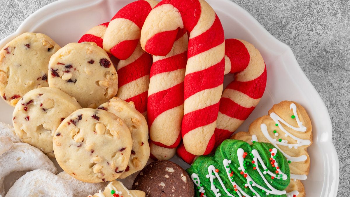 Ciasteczkowe cukrowe laski to jeden z pomysłów na Święta