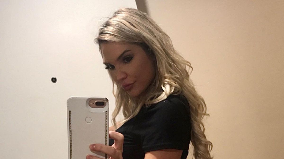 Personel kazał jej zmienić bluzkę. Usłyszała, że jej piersi są za duże 