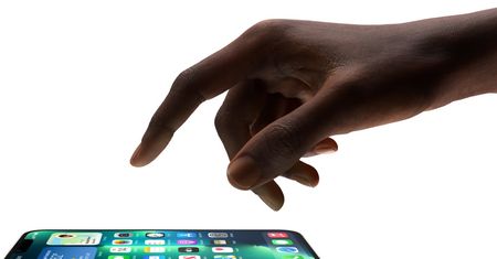 Oto on. Bardzo wydajny, ale wciąż z wielkim notchem. iPhone 13 po premierze