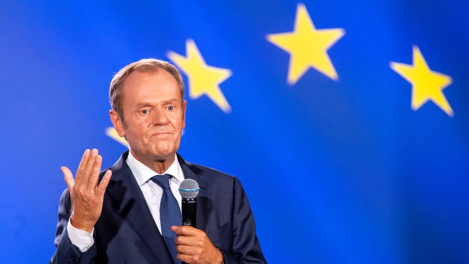 Pytany o majątek Tusk poszedł po linii najmniejszego oporu. Bo wie, że może 