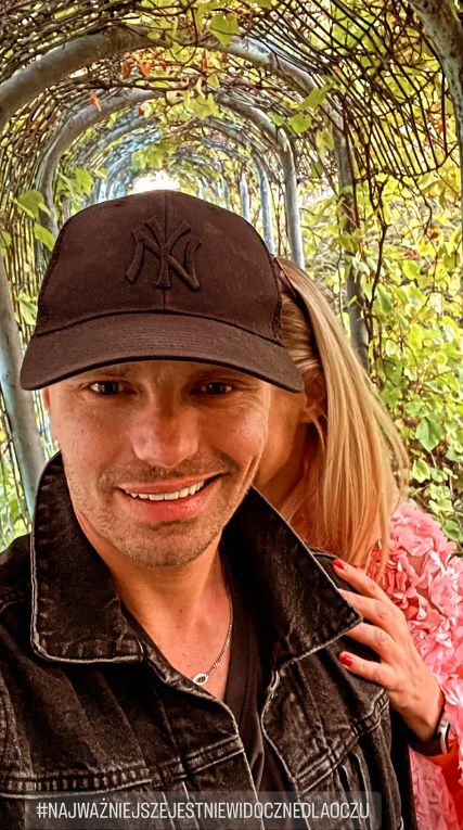 Marcin Hakiel znów odnalazł szczęście. Coraz śmielej pokazuje nową ukochaną