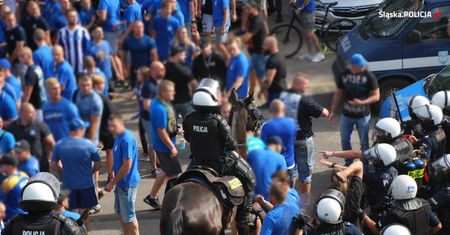 Fanatycy starli się z policją na Śląsku. Zatrzymano 23 osoby