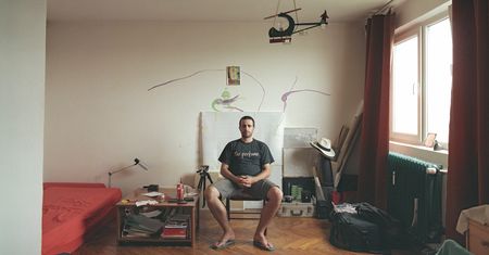 10 pięter i 10 różnych żyć w projekcie rumuńskiego fotografa Bogdana Girbovana