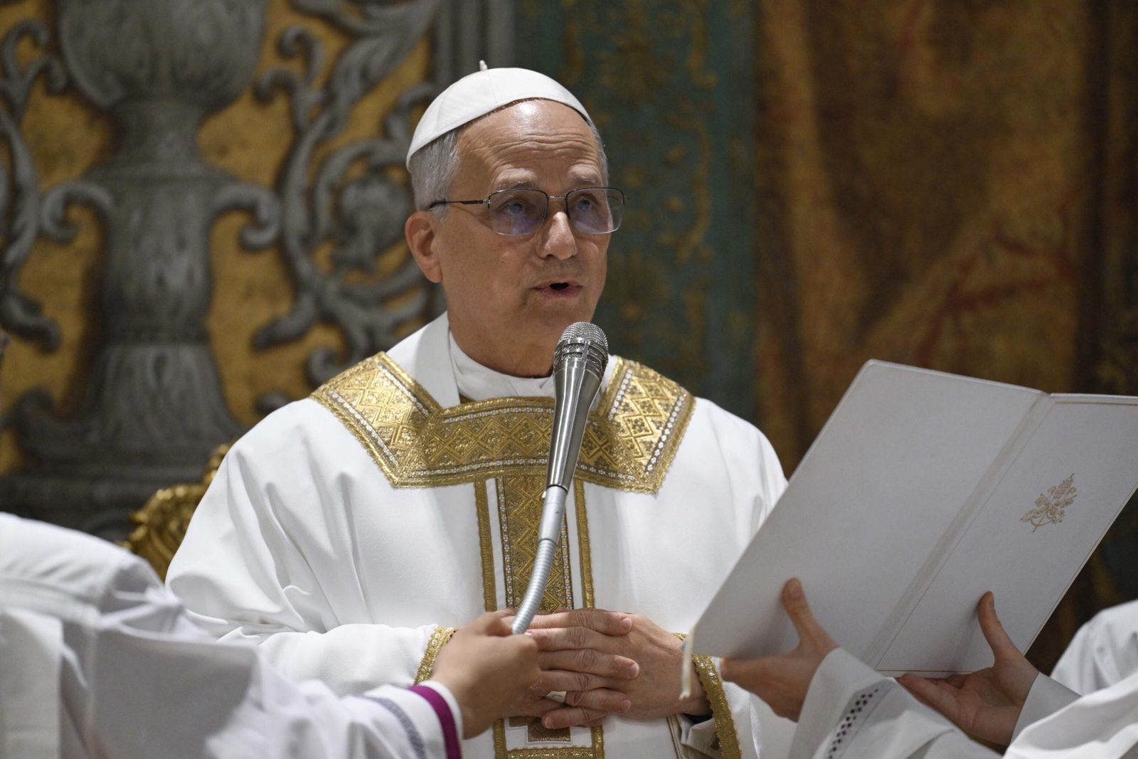 Papież Leon XIV czytał z kartki. Ekspert komentuje: "On jest matematykiem"