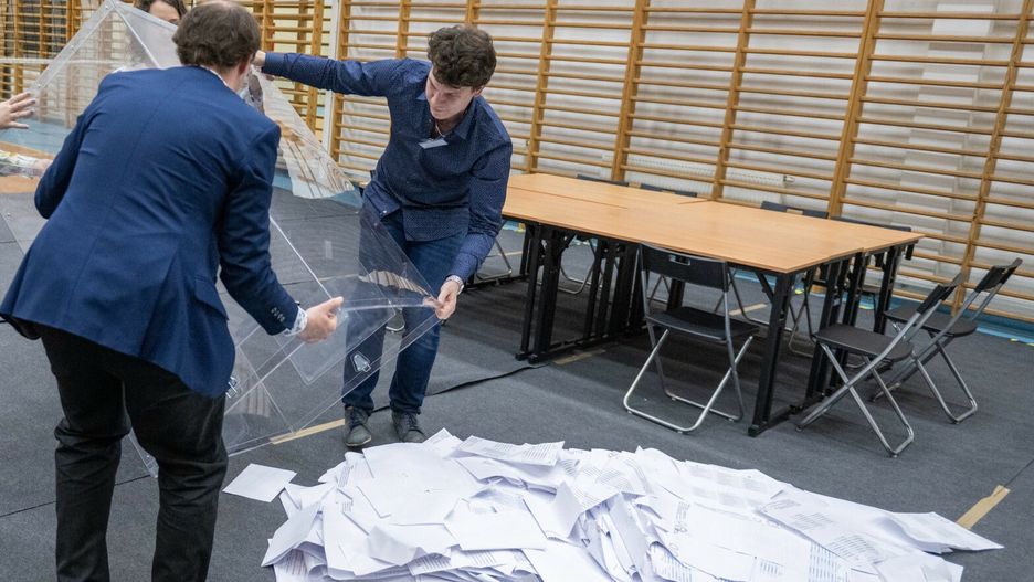 Wybory samorz?dowe 2024 - otwarcie urn wyborczychFot. Lukasz Gdak/East News, Poznan, 07.04.2024. Wybory samorzadowe 2024 - otwarcie urn wyborczych i liczenie glosow.Lukasz Gdak