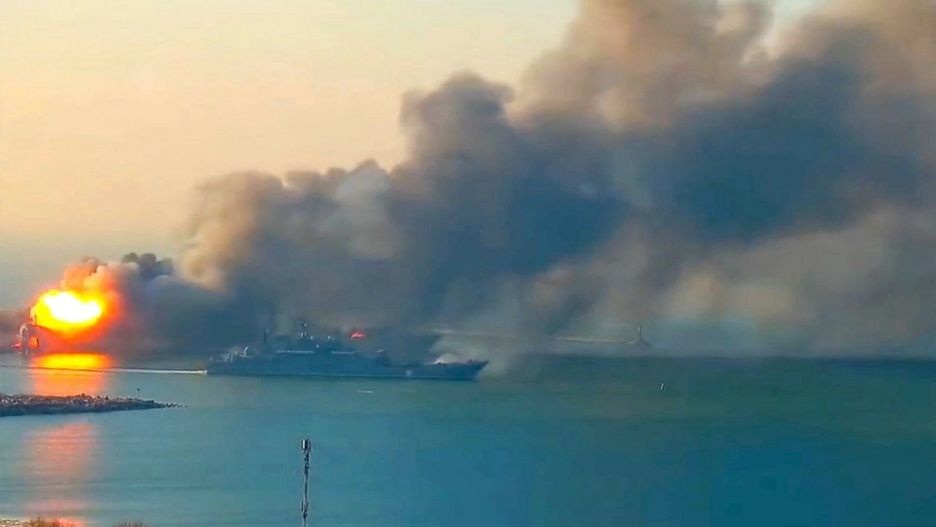 Wybuch i pożar na rosyjskim okręcie Orsk w porcie Berdiańsk