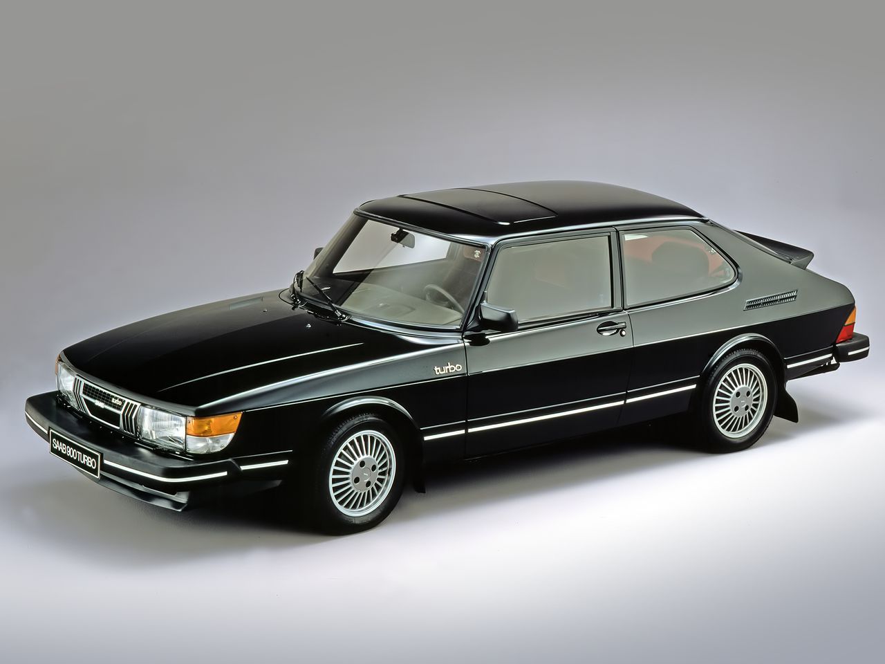 Saab 900