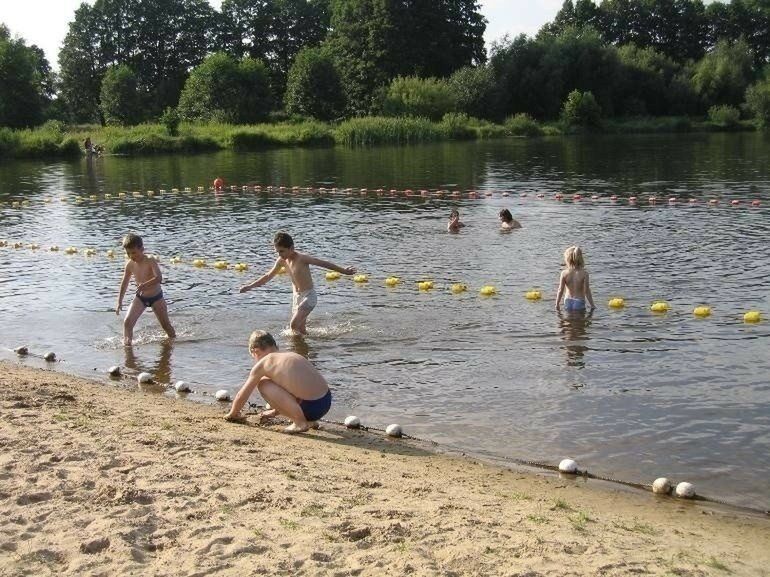 Rzeka Grabiaul. Armii Krajowej, ŁaskKąpielisko miejskie w Łasku utworzone zostało na zalewie na rzece Grabi. W sezonie letnim 2025 pracuje od 28 czerwca do 31 sierpnia w godz. 11 - 18. 