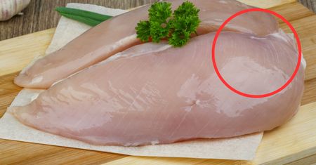 Widzisz w sklepie taką pierś kurczaka? Pod żadnym pozorem jej nie kupuj