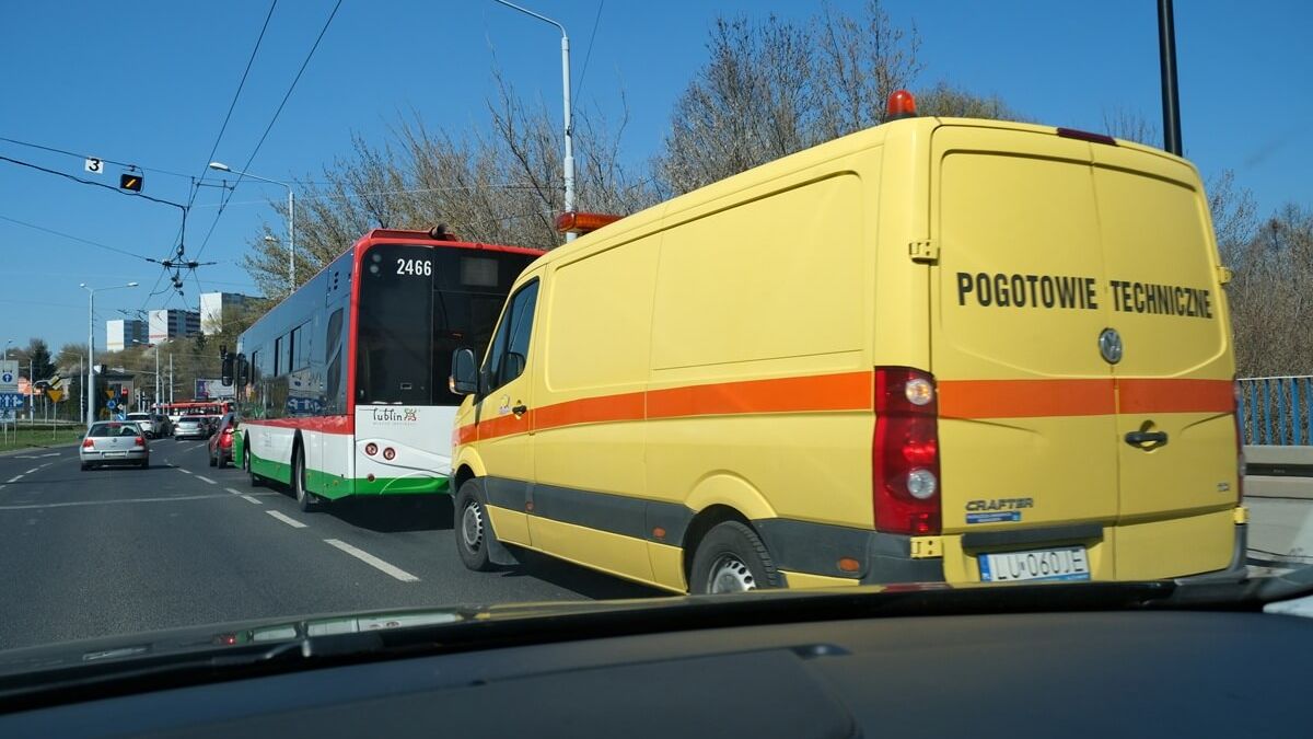 Pogotowie techniczne MPK Lublin interweniujące do uszkodzonego autobusu