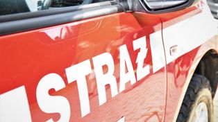 Powiat myślenicki: Groźny pożar. Paliło się składowisko opon, wielkie kłęby czarnego dymu nad wioską