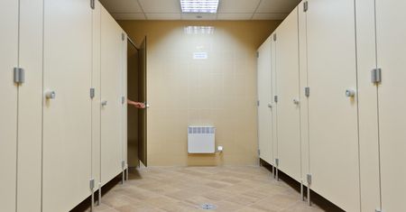 Turyści "za potrzebą". W Krakowie brakuje publicznych toalet