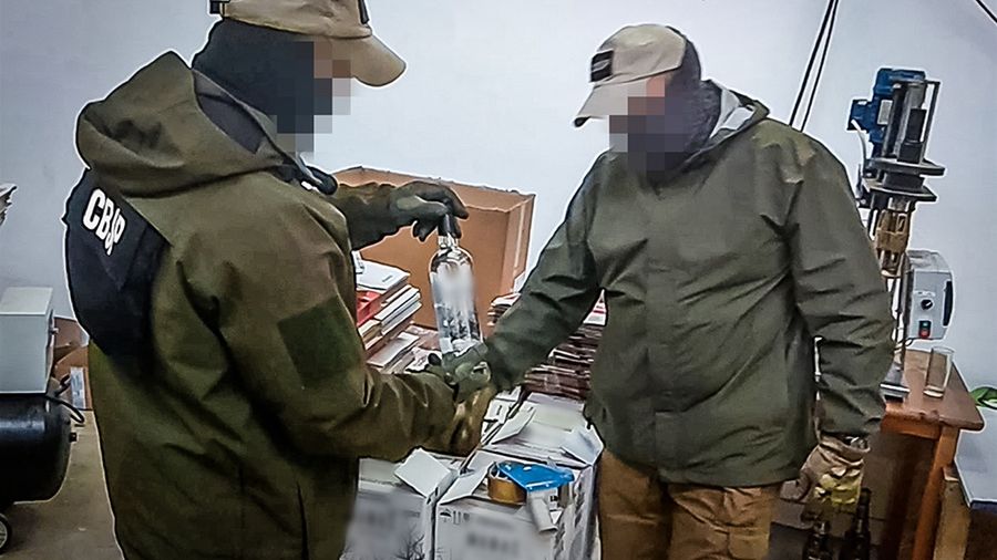 Łódź. Tysiące litrów podrobionej wódki. Akcja CBŚP