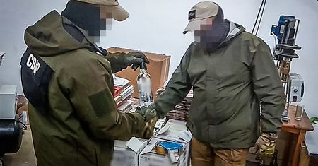 Łódź. Rozlewali nielegalną wódkę. CBŚP przejęło tysiące litrów spirytusu