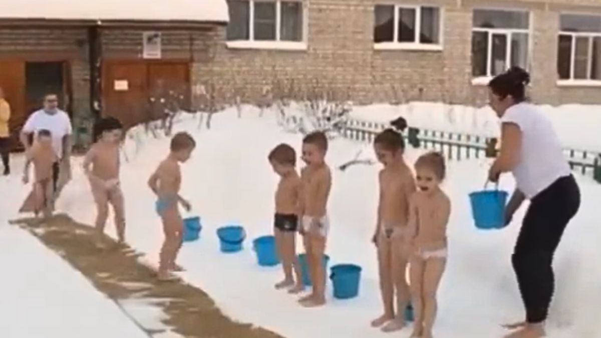 Hartowanie dzieci w Rosji.
