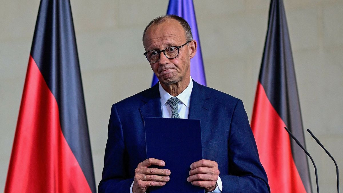 Archiwum zagraniczne East News 2025-07
German Chancellor Friedrich Merz leaves after making a statement to journalists following a meeting of the security Cabinet of the German government at the Chancellery in Berlin on July 28, 2025. (Photo by John MACDOUGALL / AFP)
JOHN MACDOUGALL