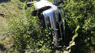 Kolizja na DW444. Osobówka zderzyła się z busem