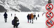 Tatry. Pod turystami załamał się lód na Morskim Oku