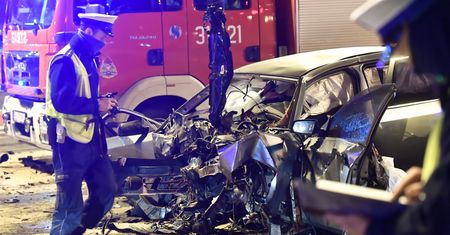 Łódź. 28-latek z BMW zatrzymany. Rozbite auta na skrzyżowaniu (ZDJĘCIA)