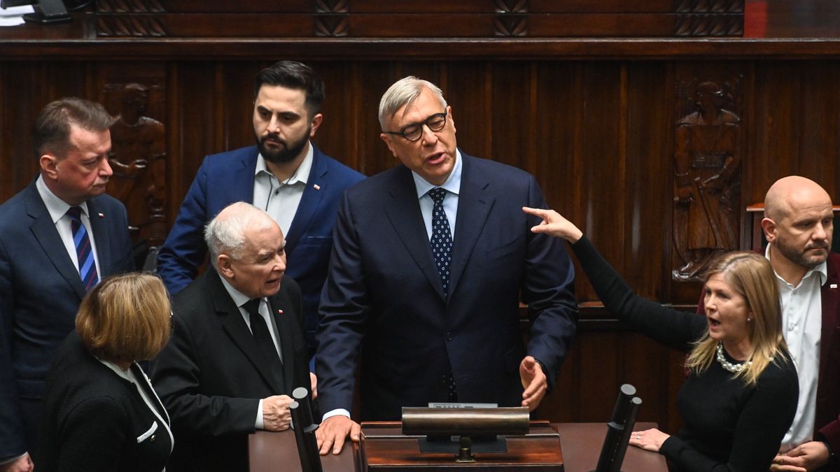 Piotr Nowak
napis, obrady, plenarna, polityk polityka, posiedzenie, pos�owie, sala, Sejm