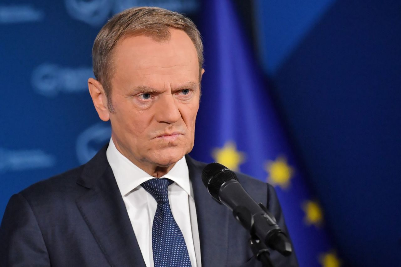 Tusk ostrzega przed polexitem. "Wyprowadzają Polskę z Unii Europejskiej"