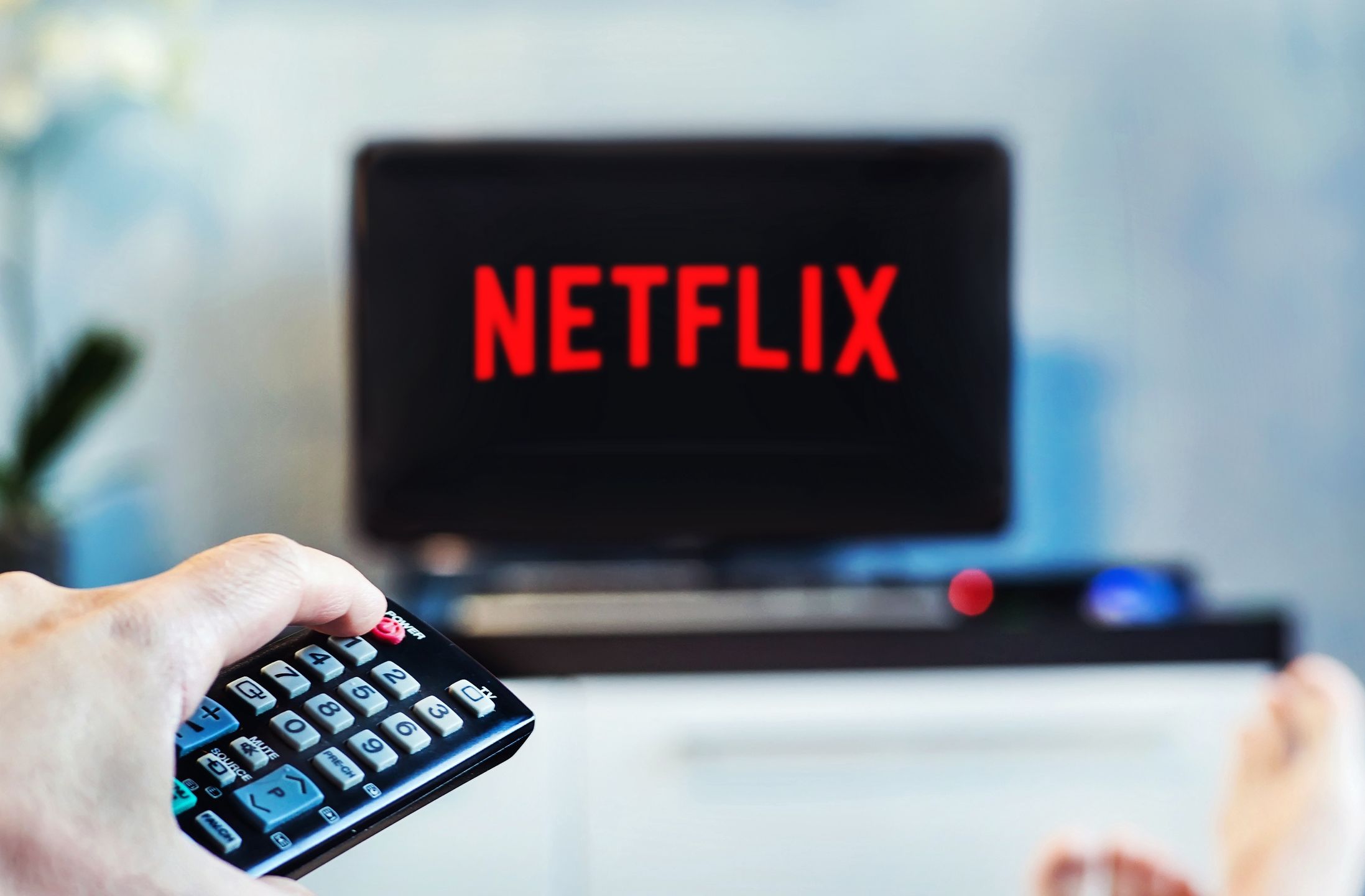 Netflix traci użytkowników. Tańszy plan z reklamami ma być rozwiązaniem