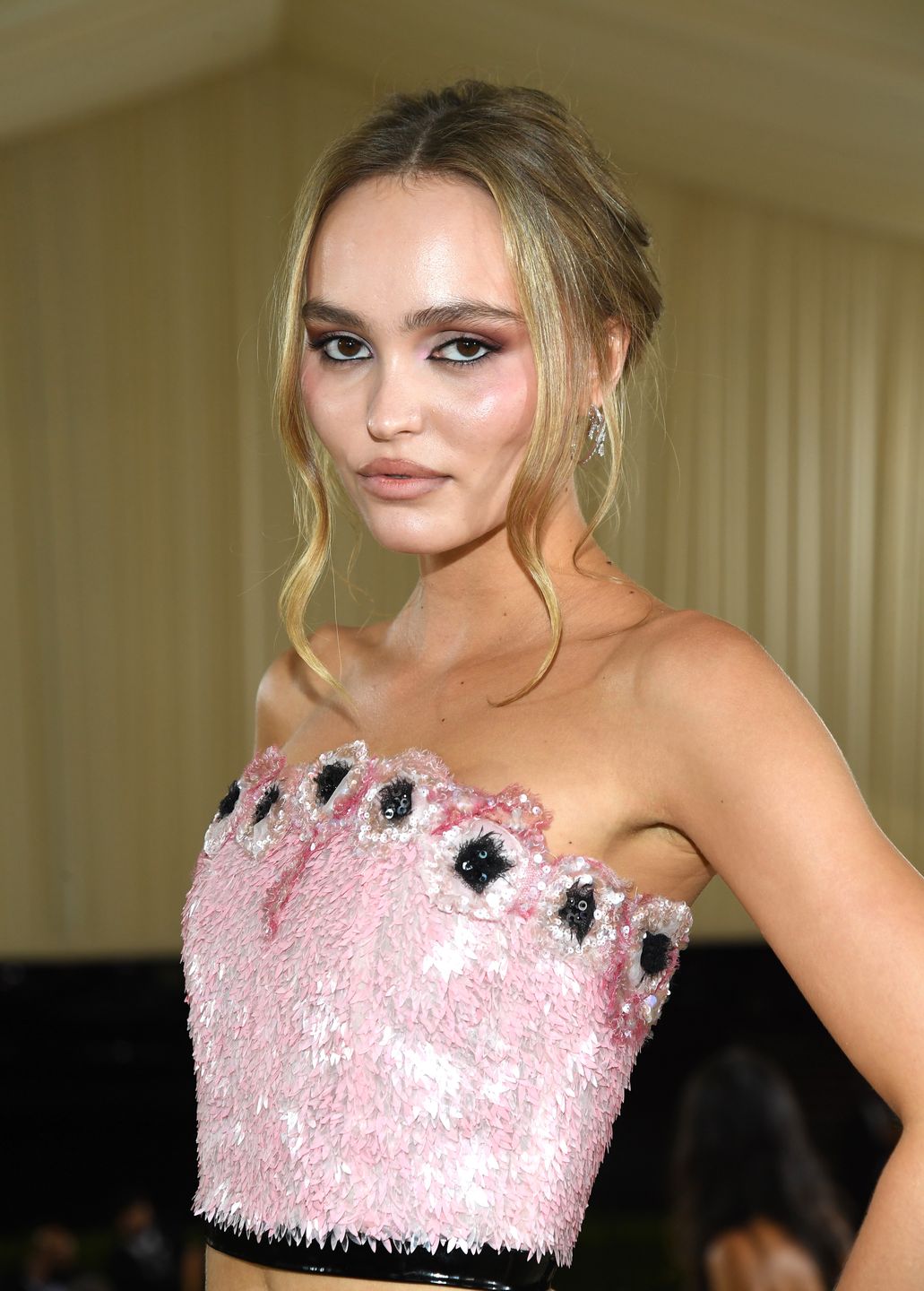 Fani apelują do Lily-Rose Depp, aby wsparła ojca w procesie z Amber Heard 