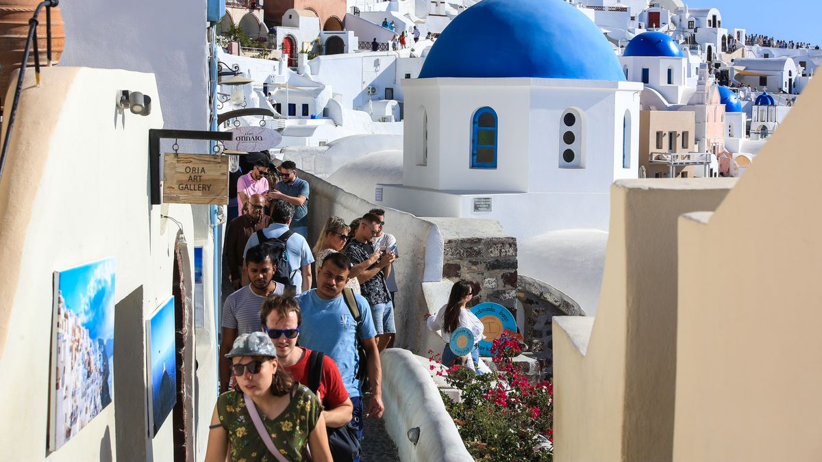 Santorini to jedna z najpopularniejszych greckich wysp